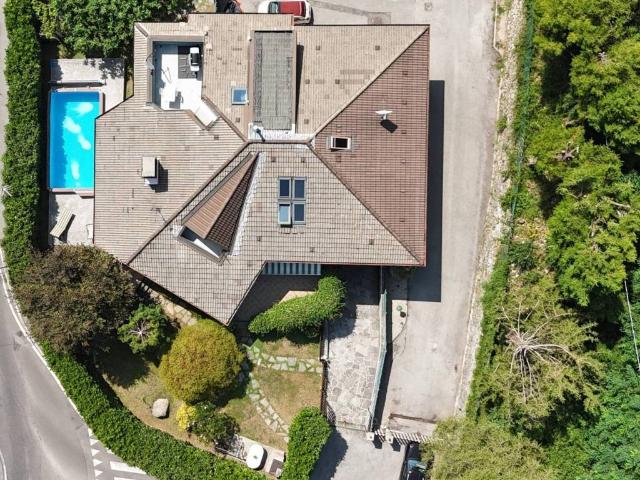 Villa in vendita a Canzo CO