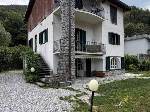 Villa in vendita a Canzo CO