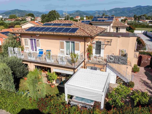Villa in vendita a Capannori LU