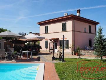 Villa in vendita a Capannori LU