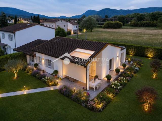 Villa in vendita a Capannori LU