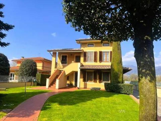 Villa in vendita a Capannori LU