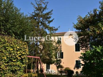 Villa in vendita a Capannori LU