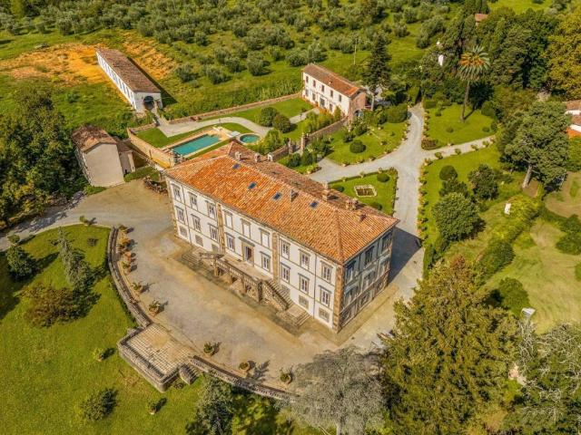 Villa in vendita a Capannori LU