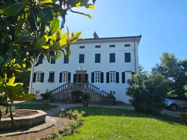 Villa in vendita a Capannori LU