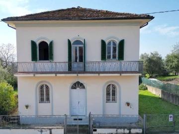 Villa in vendita a Capannori LU