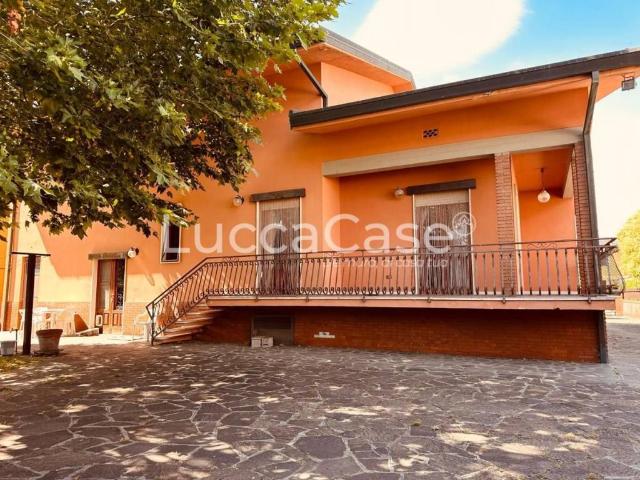 Villa in vendita a Capannori LU