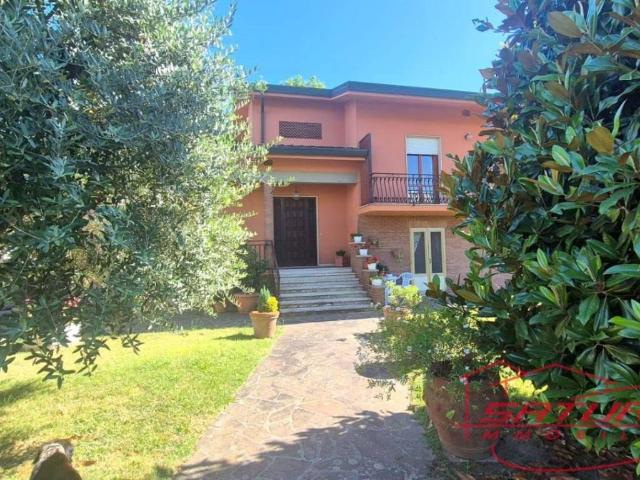 Villa in vendita a Capannori LU