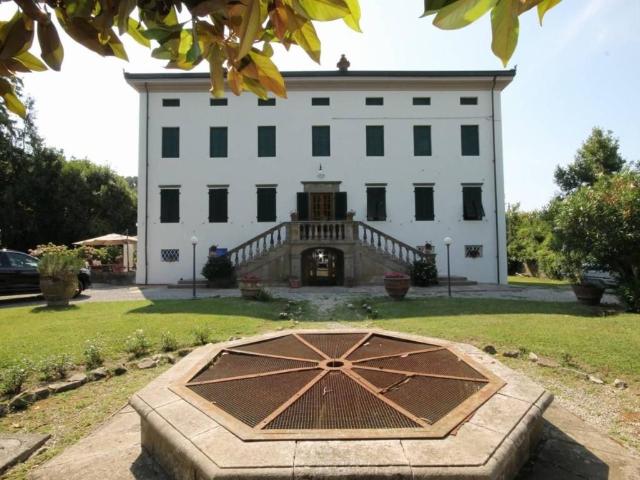 Villa in vendita a Capannori LU