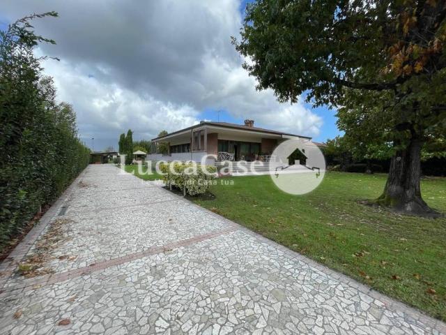 Villa in vendita a Capannori LU