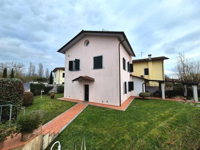 Villa in vendita a Capannori LU
