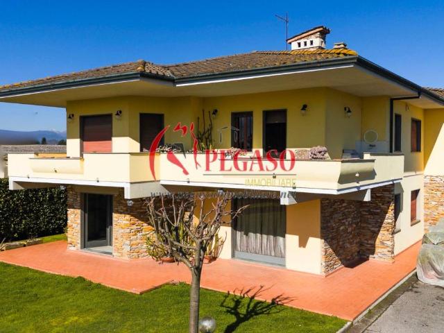 Villa in vendita a Capannori LU