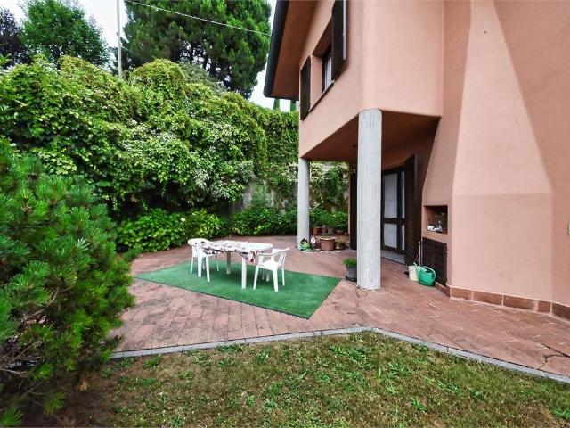 Villa in vendita a Capiago Intimiano CO