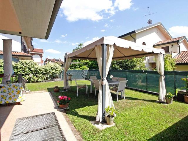Villa in vendita a Caponago MB