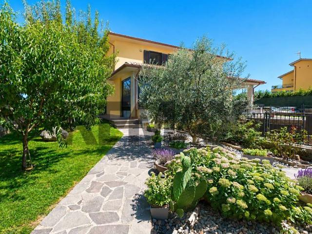 Villa in vendita a Capodimonte VT