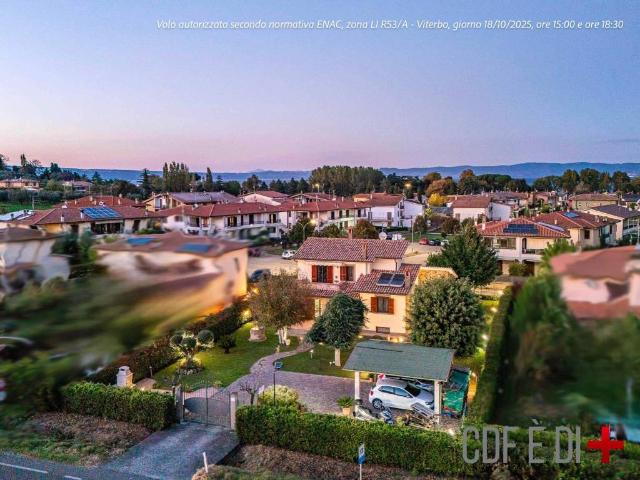 Villa in vendita a Capodimonte VT