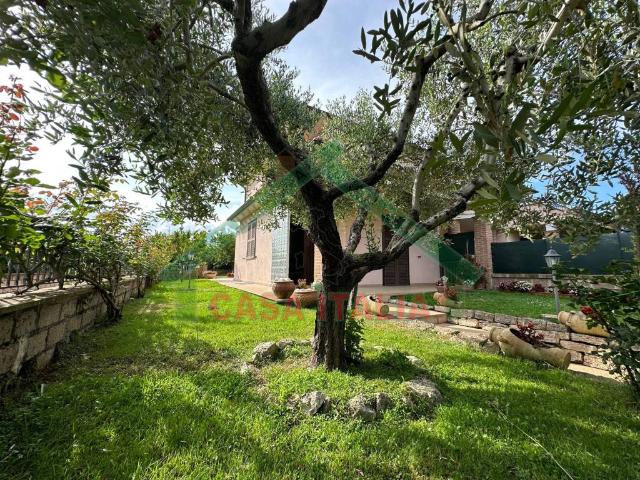 Villa in vendita a Capodimonte VT
