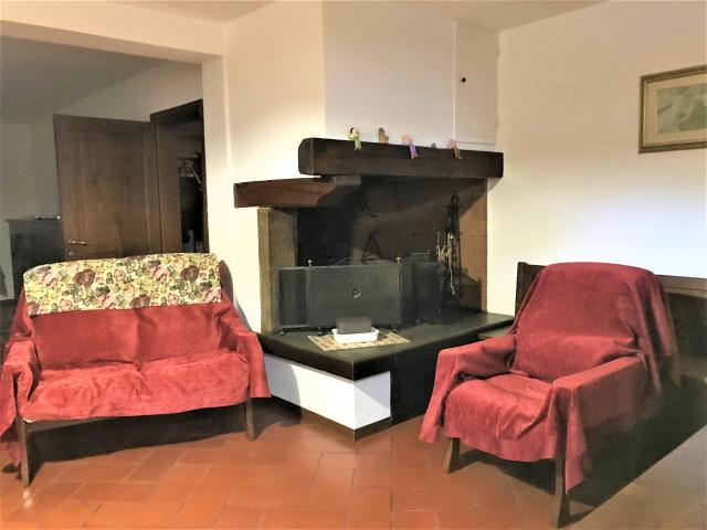 VILLA in VENDITA a CAPOLONA CAPOLONA di 12 vani