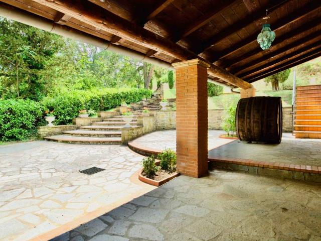 Villa in vendita a Capolona AR