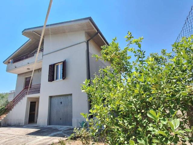 Villa in vendita a Cappelle sul Tavo PE