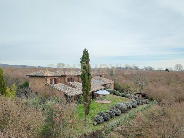 Villa in vendita a Capranica VT