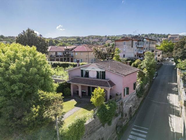 Villa in vendita a Caprarola VT