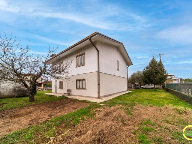 Villa in vendita a Capriva del Friuli GO