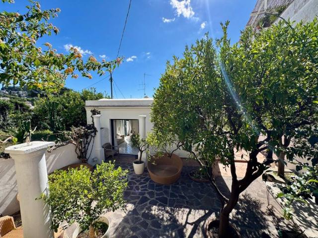 Villa in vendita a Capri NA