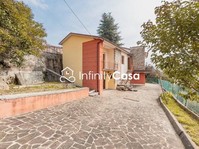 Villa in vendita a Caprino Veronese VR