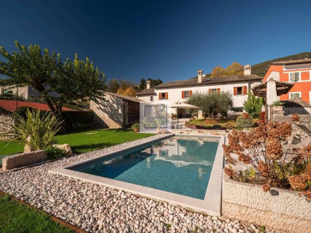 Villa in vendita a Caprino Veronese VR