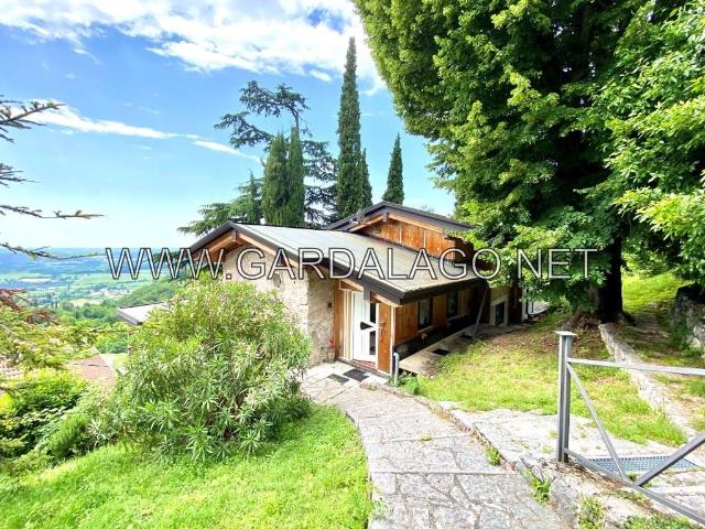 Villa in vendita a Caprino Veronese VR