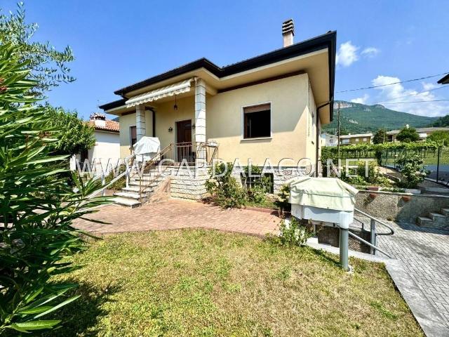 Villa in vendita a Caprino Veronese VR