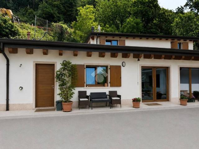Villa in vendita a Caprino Veronese VR