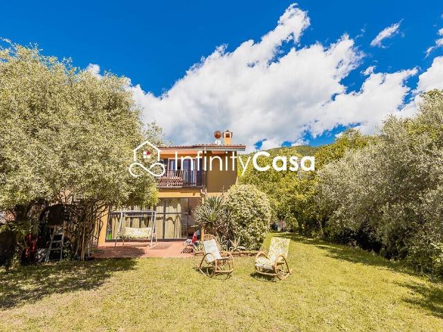 Villa in vendita a Caprino Veronese VR