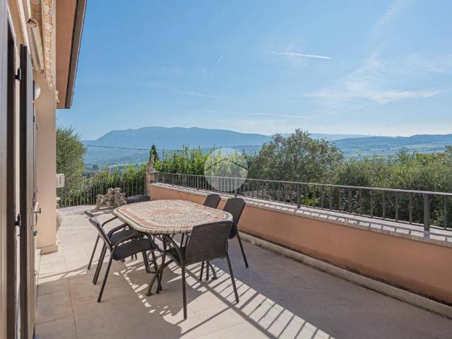 Villa in vendita a Caprino Veronese VR