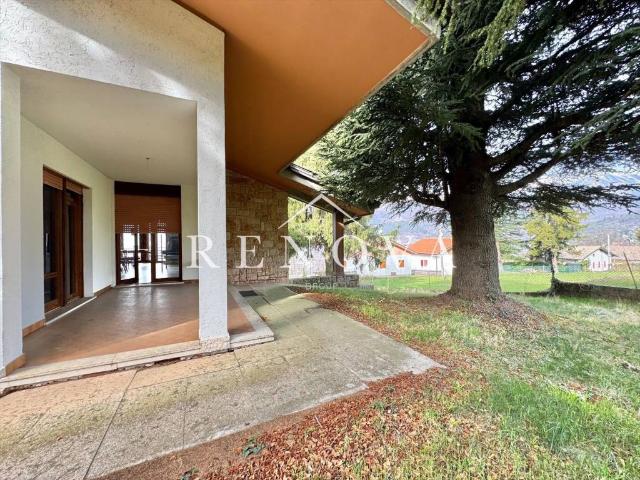 Villa in vendita a Caprino Veronese VR