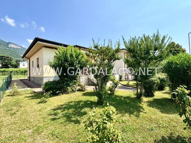 Villa in vendita a Caprino Veronese VR