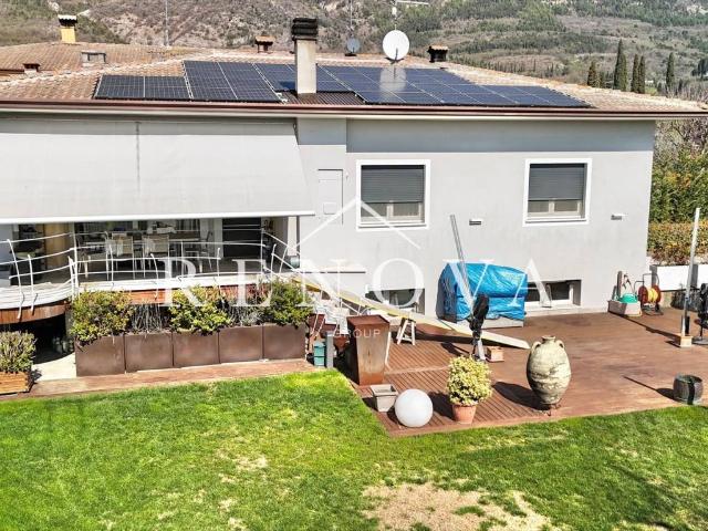 Villa in vendita a Caprino Veronese VR