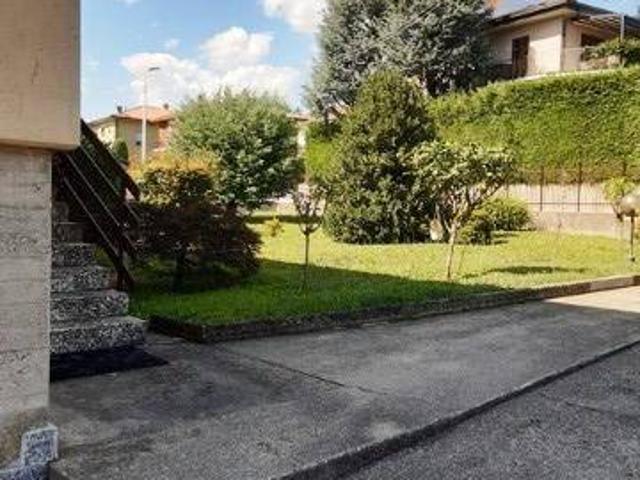 Villa in vendita a Caprino Bergamasco BG