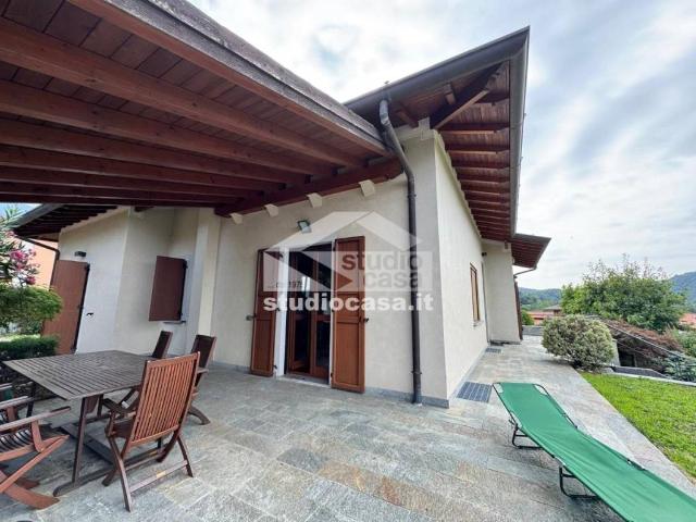 Villa in vendita a Caprino Bergamasco BG