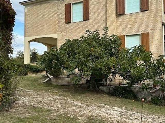 Villa in vendita a Carassai AP