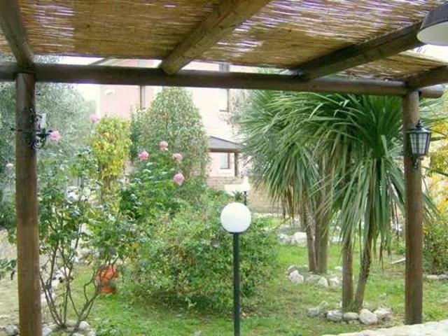 Villa in vendita a Carassai AP