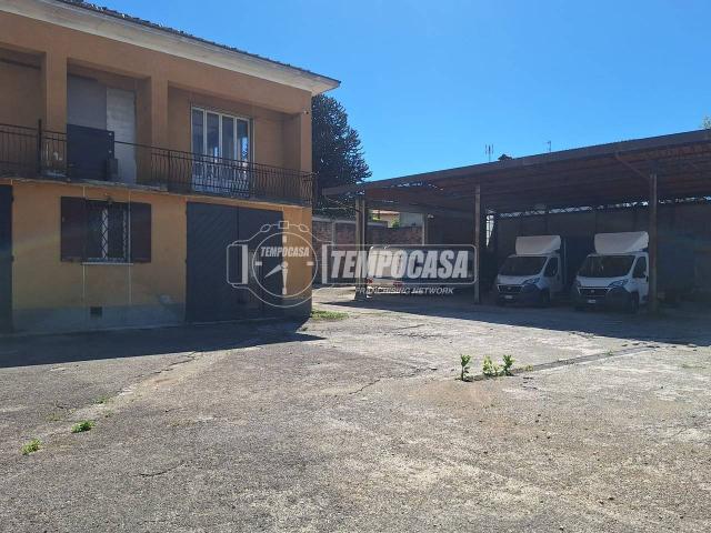 Villa in vendita a Carate Brianza