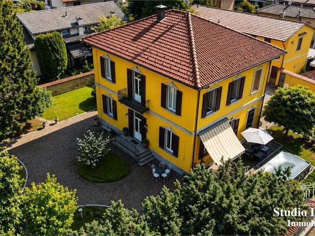 Villa in vendita a Carate Brianza