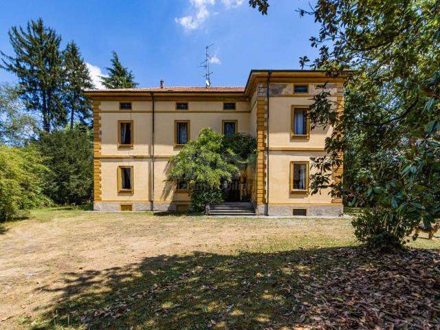Villa in vendita a Carate Brianza