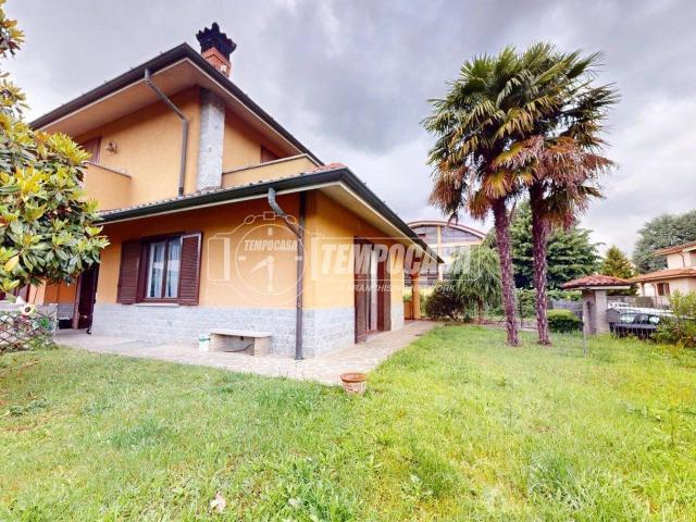 Villa in vendita a Carate Brianza