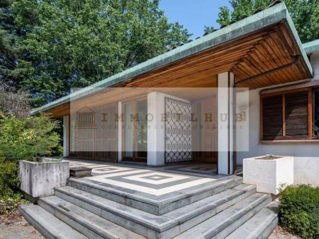 Villa in vendita a Carate Brianza MB