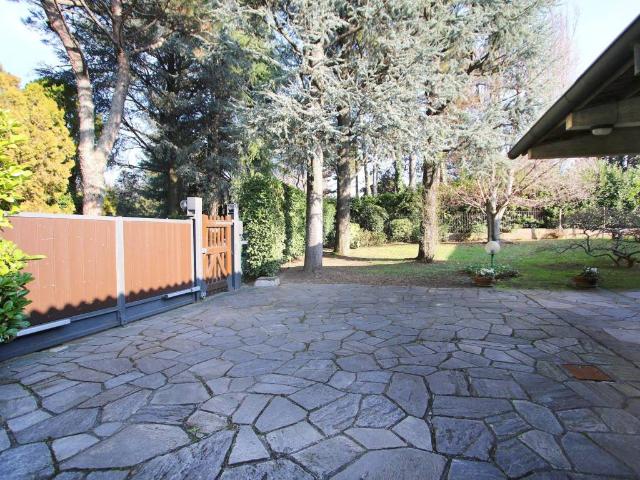 Villa in vendita a Carate Brianza MB