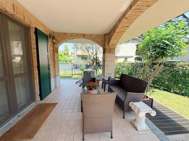 Villa in vendita a Carate Brianza MB