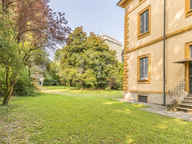 Villa in vendita a Carate Brianza MB